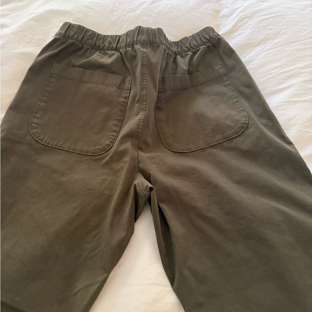 J Crew Men’s Olive drawstring pants never worn size medium